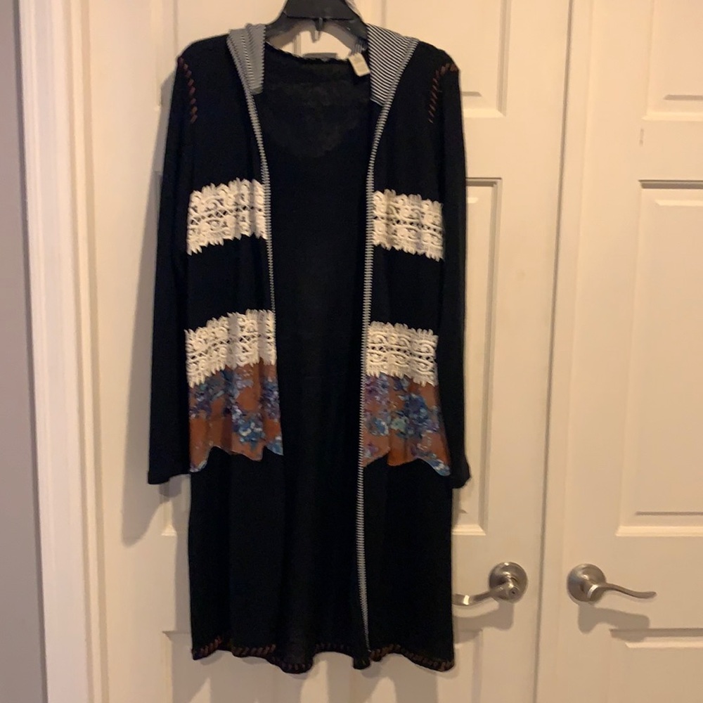 Gimmicks Long cardigan sweater.